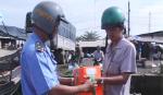 Tặng phao cứu sinh cho các bến đò