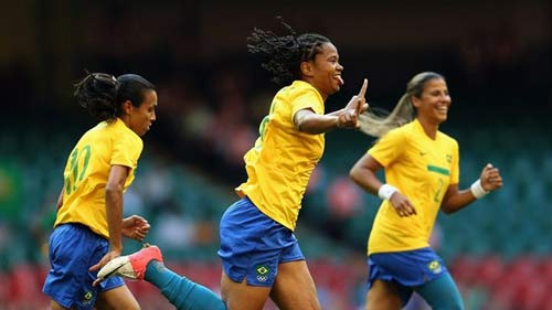 Brazil phô diễn sức mạnh