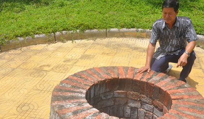 Giếng nước ngọt trong khuôn viên Lăng Hoàng gia.