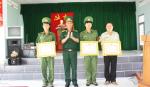 Khen thưởng cá nhân tiêu biểu giúp dân khắc phục hậu quả thiên tai