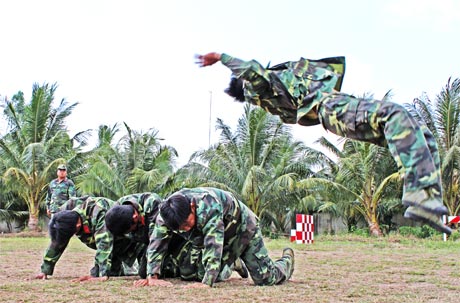 Huấn luyện.