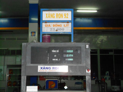 Xăng lại tăng lần thứ 3 liên tiếp trong vòng chưa đến 1 tháng. Ảnh: Vân Anh.