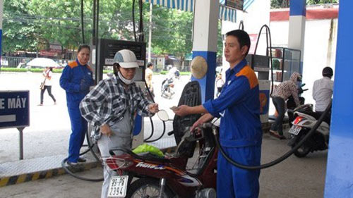 Xăng dầu lại rục rịch tính chuyện tăng giá.