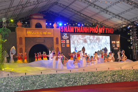Văn nghệ chào mừng