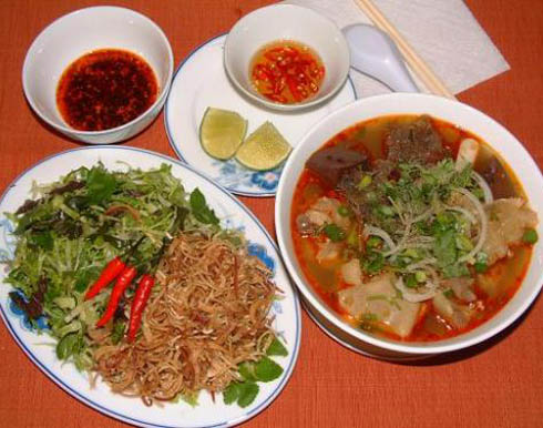 Bún bò Huế: