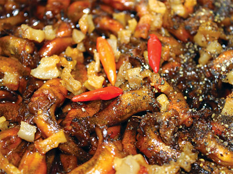 Cá bống trứng chỉ kho tiêu là đủ ngon.