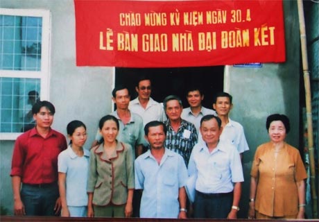 Học tập và làm theo Bác, từng cán bộ, đảng viên P.1, TX. Gò Công đã tận tụy, gần gũi, chăm lo cho dân; đoàn kết, giúp đỡ lẫn nhau trong công việc. 