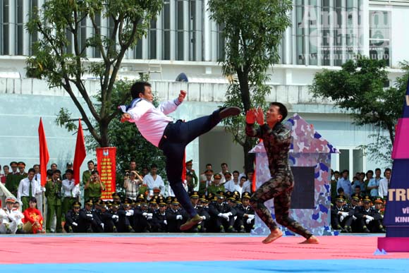 Người nhái xâm lược vùng chủ quyền biển đảo Việt Nam đã bị HQVN phát hiện tiêu diệt bằng vũ thuật