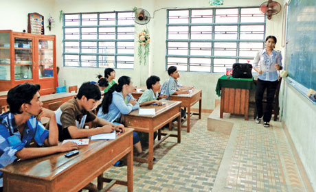 Lớp  phổ cập THCS tại điểm trường Tiểu học Tân Long.