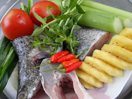 Nguyên liệu cho nồi canh chua thơm ngon.
