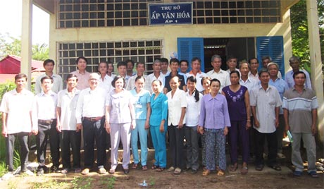 Lớp nghề kỹ thuật chọn giống và sản xuất lúa do Trung tâm Nghiên cứu nông nghiệp Trường Đại học Tiền Giang và Phòng NN &PTNT huyện Cai Lậy mở tại xã Tân Bình. Ảnh: Vĩnh Sơn