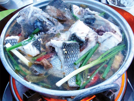 Tên gọi là tà ma nhưng con cá đảo Lý Sơn này thật ngon, thịt dai ngọt và có hương thơm rất lạ. 