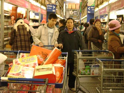 Nhiều người tiêu dùng đã đặt niềm tin vào hàng Việt Nam chất lượng cao (Ảnh: M.P)