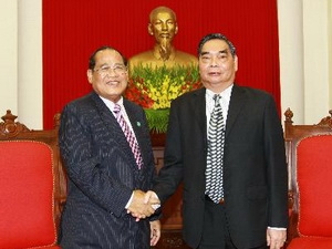 Ủy viên Bộ Chính trị, Thường trực Ban bí thư Lê Hồng Anh tiếp Bộ trưởng Bộ Lễ nghi và Tôn giáo Min Khin. Ảnh: TTXVN