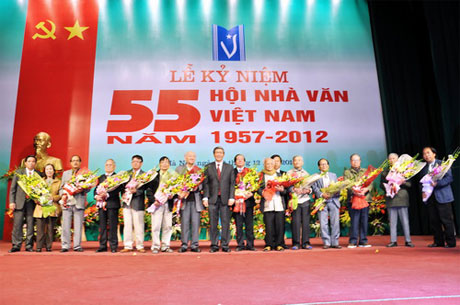 Tặng hoa