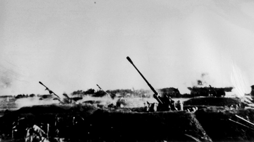 Bộ đội bắn trả quyết liệt máy bay Mỹ tháng 12/1972.