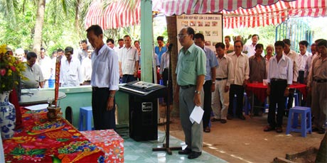 Phút tưởng nhớ đồng đội.