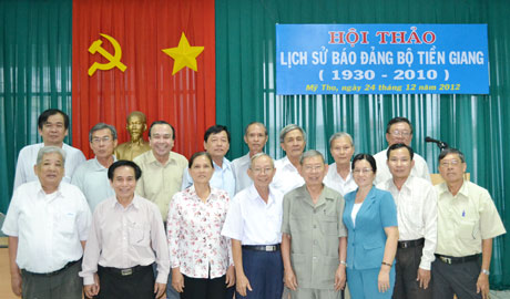 Các cô chú anh chị nguyên là lãnh đạo của Báo qua các thời kỳ tại buổi hội thảo.