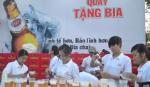 Lễ hội Bia gắn với trao tiền từ thiện