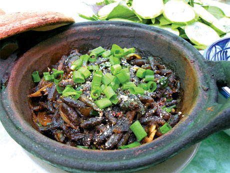 Lia thia kho quéo cũng hao... cơm.