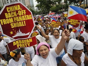 Bộ Ngoại giao Philippines đã kêu gọi người dân nước này thể hiện tình thần yêu nước và hậu thuẫn cho quyết định kiện Trung Quốc của chính phủ.