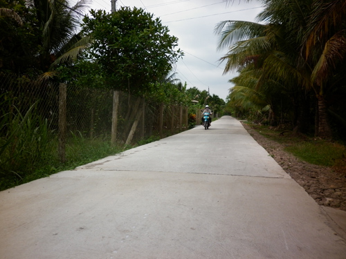 Đường giao thông nông thôn ở xã Hòa Lương Lạc.