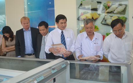 Lãnh đạo tỉnh tham quan Showroom của GODACO
