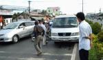 Băng ngang đường, 3 người nhập viện  và gây ùn tắc giao thông