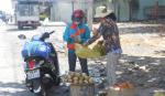 Vài chuyện về vú sữa… xuống đường