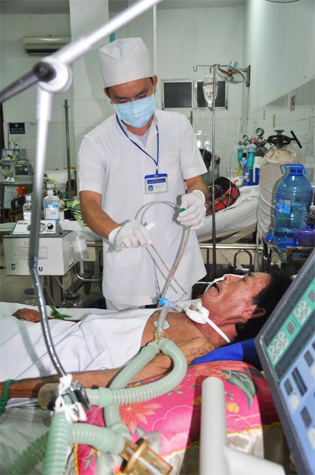 Chăm sóc bệnh nhân tại ICU.