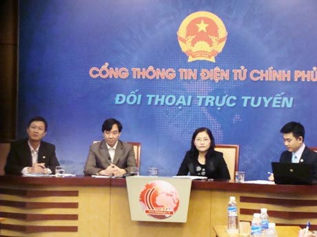 Các đại biểu khách mời chia sẻ thông tin tại cuộc tọa đàm.