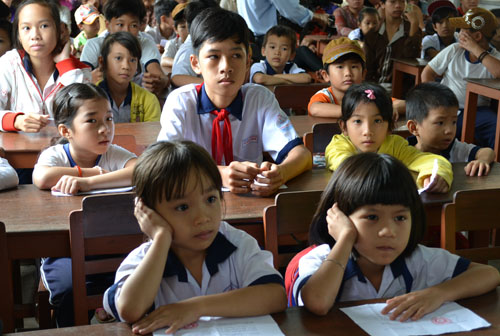 Trẻ em là đối tượng cần được bổ sung dinh dưỡng hợp lý. Ảnh: N.Hữu