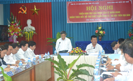 Đoàn công tác của NHNN là việc với NHNN Chi nhánh Tiền Giang.