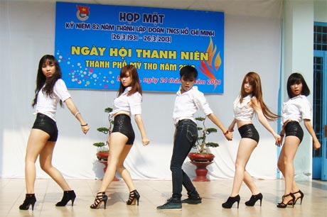 Tiết  mục nhảy hiện đại  của Đoàn phường 5.