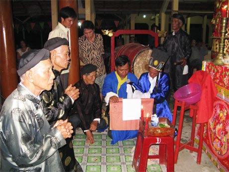 Công bố nội dung 8 Sắc Thần tại “Lễ tế Thần”.