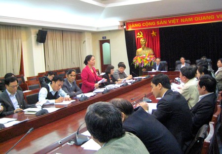  Các đồng chí thành viên Bộ phận giúp việc phát biểu thảo luận. (Ảnh: HH)