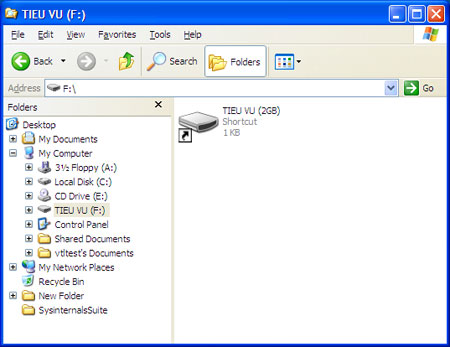 Shortcut ổ đĩa giả mạo trên USB do virus tạo ra.