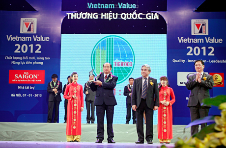 Công ty Lương thực Tiền Giang đón nhận giải thưởng Thương hiệu  Quốc gia lần thứ ba năm 2012.