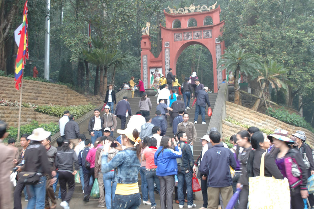 Hành hương về Đền Hùng nhân ngày Giỗ Tổ.