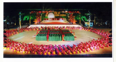 Linh diệu muôn đời Đất Tổ Hùng Vương.