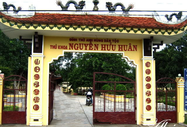 Đền thờ Thủ Khoa Huân.