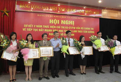 Hội nghị sơ kết 2 năm thực hiện Chỉ thị 03-CT/TW đã rút ra nhiều kinh nghiệm và đưa ra giải pháp nhằm đẩy mạnh và nâng cao hiệu quả việc học tập và làm theo tấm gương đạo đức Hồ Chí Minh.  