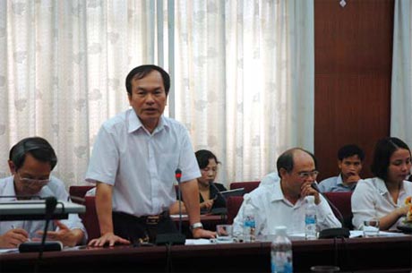  Các đại biểu phát biểu tại buổi tọa đàm.