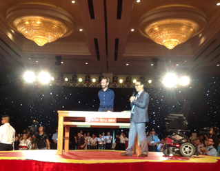 Nick Vujicic trong buổi giao lưu tại Việt Nam. Ảnh: VGP/Thanh Thủy