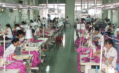 Dây chuyền may tại Công ty Hoan Vinh