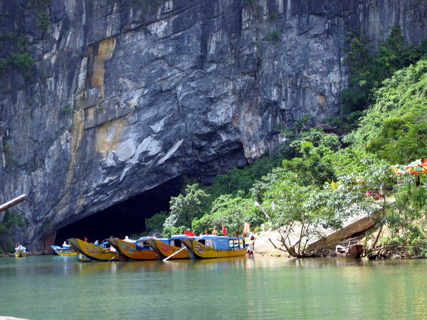  Động Phong Nha Nguồn: internet