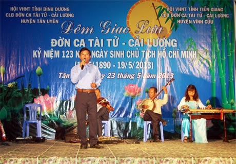 Tiết mục biểu diễn của Tấn Hưng tại đêm giao lưu.