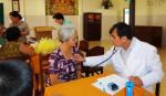 Chăm sóc sức khỏe và tặng quà cho 150 người nghèo