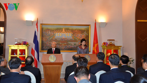 Họp báo sau cuộc gặp giữa Tổng Bí thư Nguyễn Phú Trọng và Thủ tướng Yingluck Shinawatra. Hai bên chính thức thiết lập quan hệ đối tác chiến lược, nâng mối quan hệ giữa hai nước lên một tầm cao mới (Ảnh: Xuân Sơn)