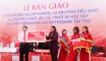 Bàn giao 50 căn nhà, 4 trường học và các thiết bị học tập